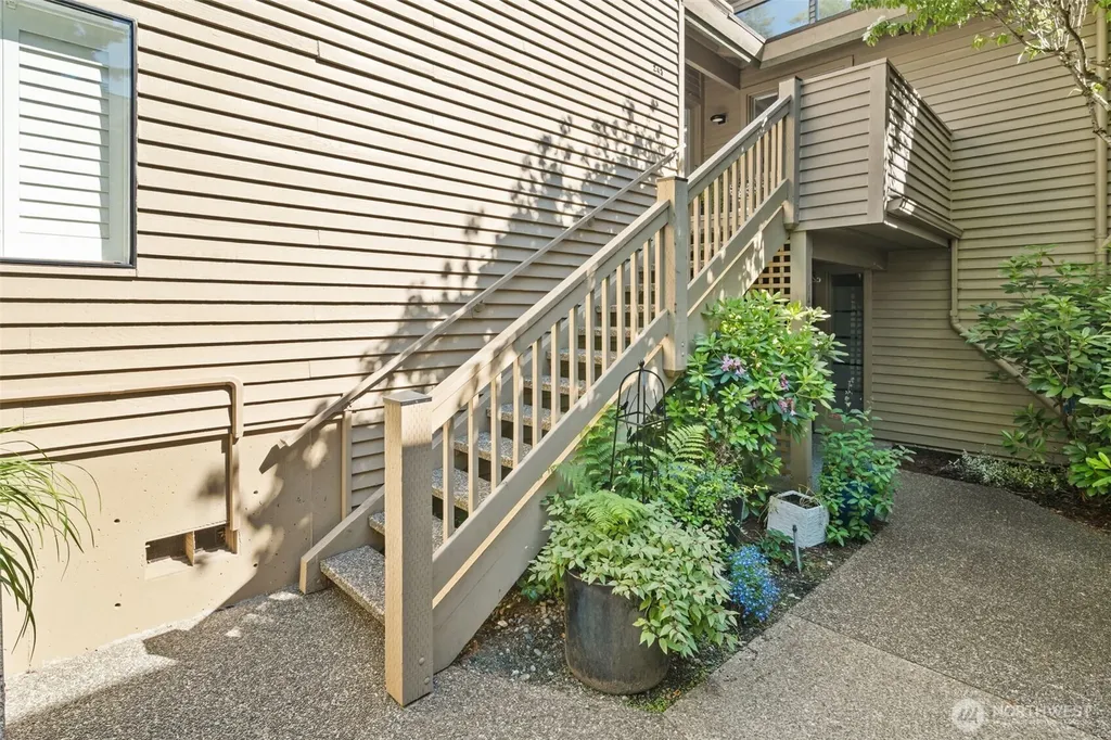 2027 Narrows View Circle NW Gig Harbor WA 98335