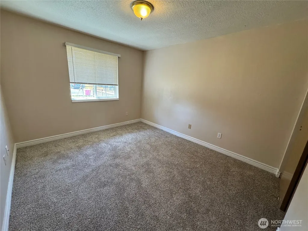 1108 S 11th Avenue Kelso WA 98626