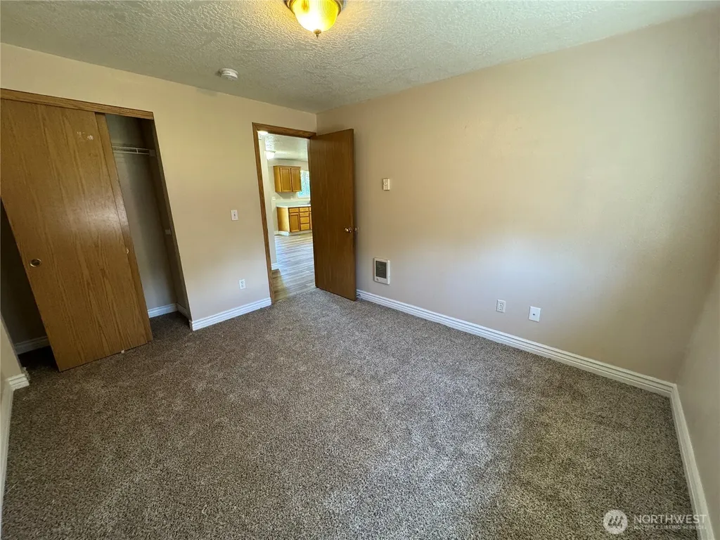1108 S 11th Avenue Kelso WA 98626