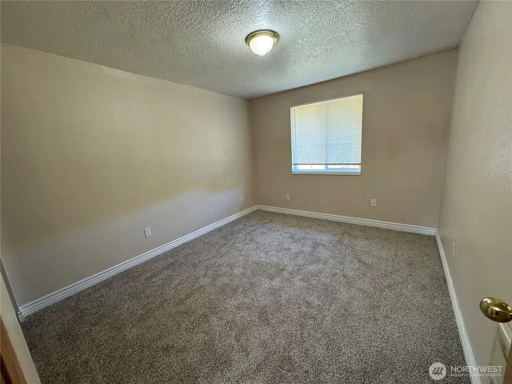 1108 S 11th Avenue Kelso WA 98626