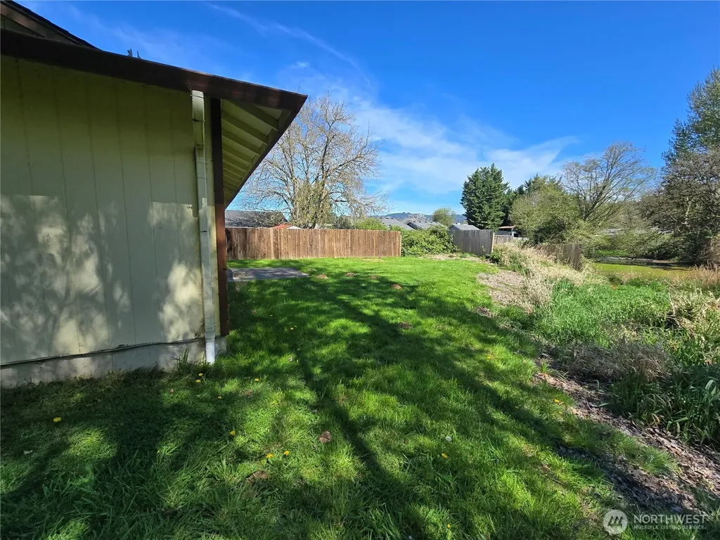 1108 S 11th Avenue Kelso WA 98626
