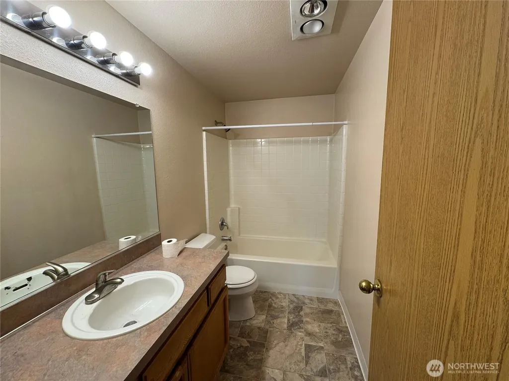 1108 S 11th Avenue Kelso WA 98626