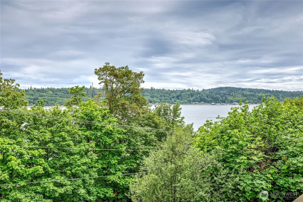 1700 W Sunn Fjord Lane Bremerton WA 98312