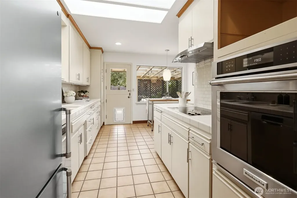 9119 Cyrus Avenue NW Seattle WA 98117