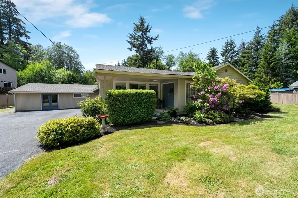 1918 S Lake Stickney Drive Lynnwood WA 98087