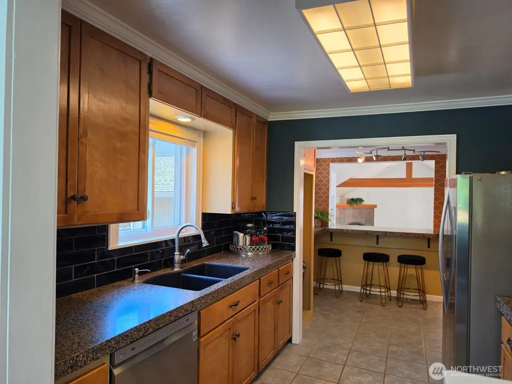 1918 S Lake Stickney Drive Lynnwood WA 98087