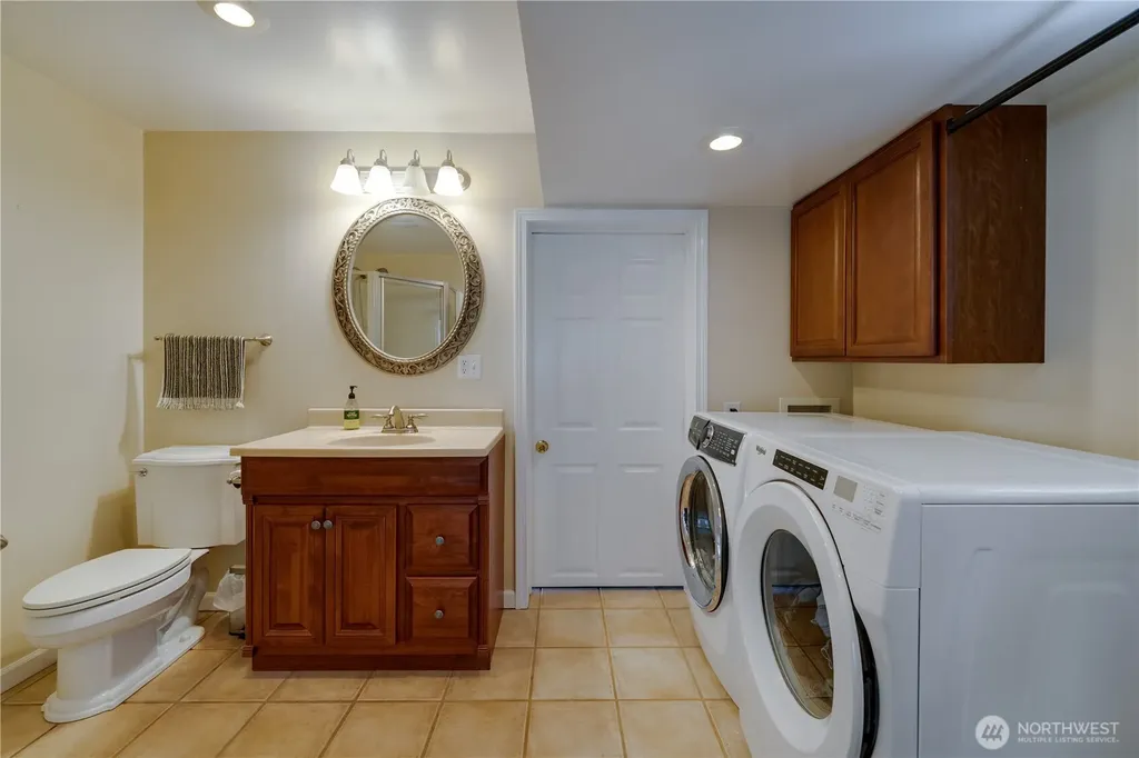 1918 S Lake Stickney Drive Lynnwood WA 98087