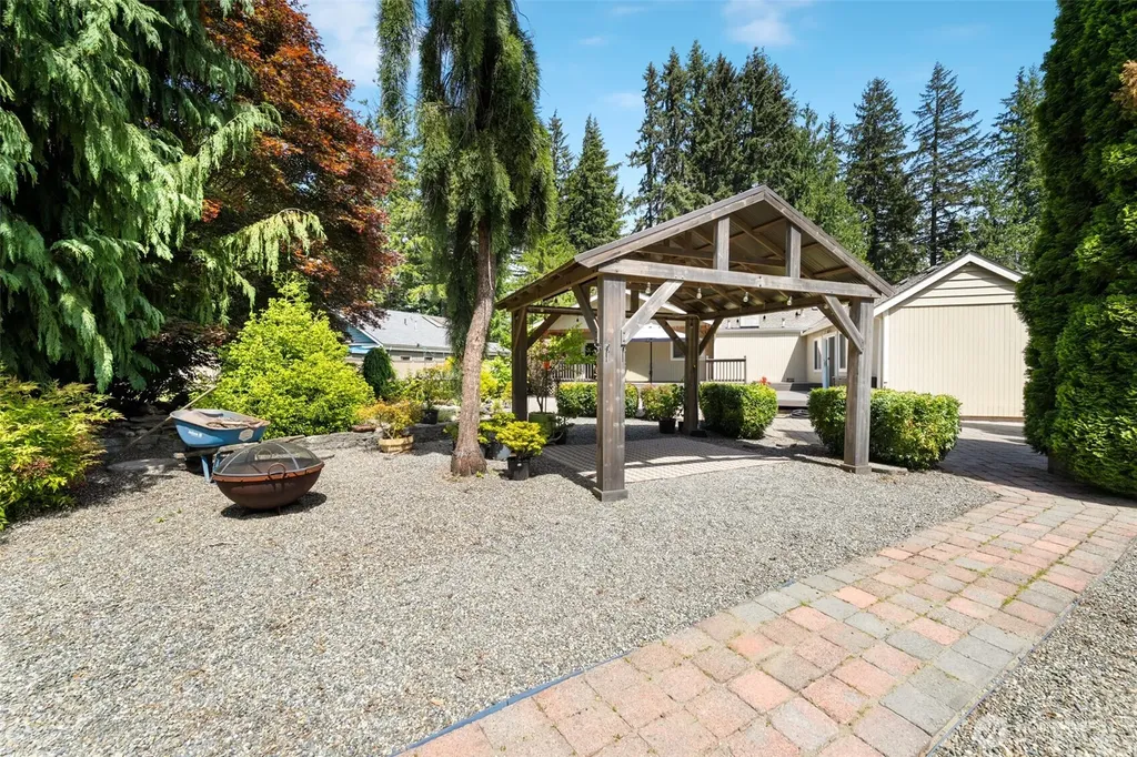 1918 S Lake Stickney Drive Lynnwood WA 98087