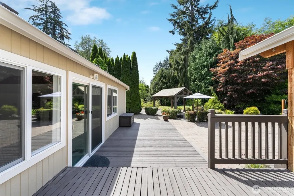 1918 S Lake Stickney Drive Lynnwood WA 98087