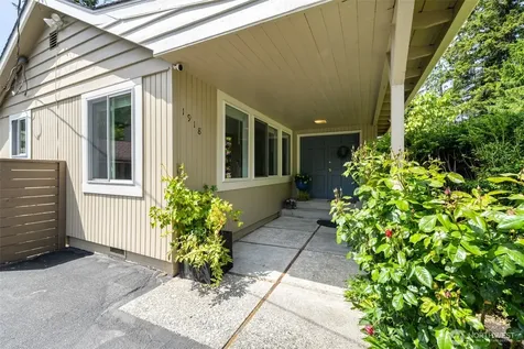 1918 S Lake Stickney Drive Lynnwood WA 98087