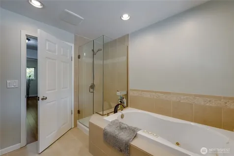 1918 S Lake Stickney Drive Lynnwood WA 98087