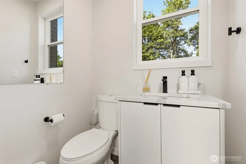 7511 Dumar Way SW Seattle WA 98106