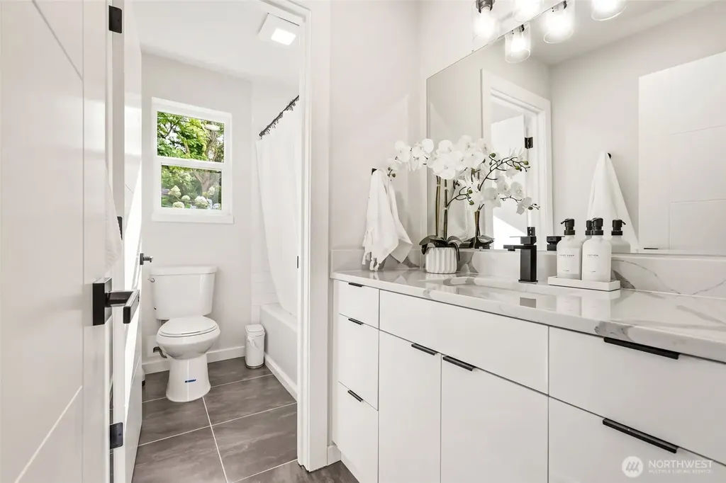 7511 Dumar Way SW Seattle WA 98106