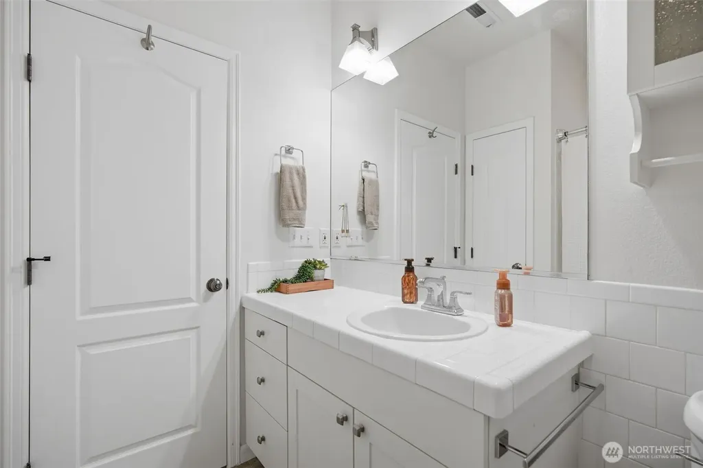 200 NE Sunset Street Poulsbo WA 98370
