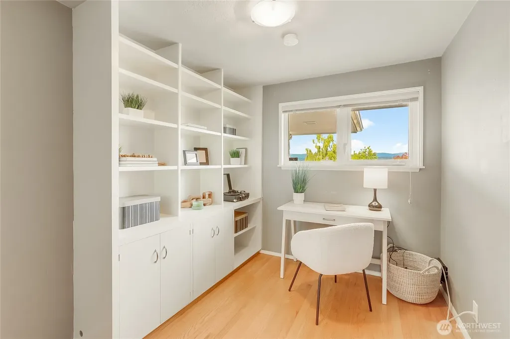 10417 76th Avenue S Seattle WA 98178