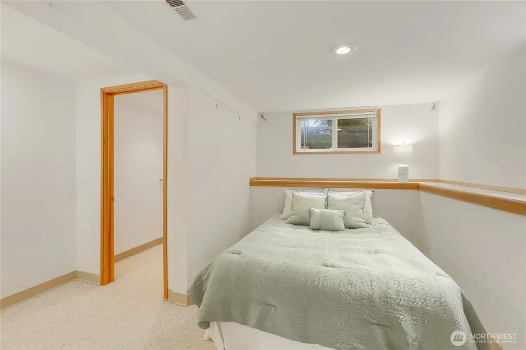 10417 76th Avenue S Seattle WA 98178