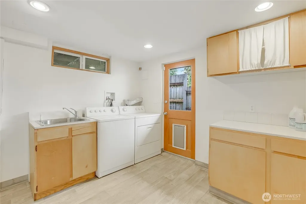 10417 76th Avenue S Seattle WA 98178