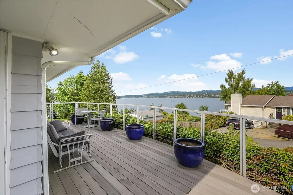 10417 76th Avenue S Seattle WA 98178