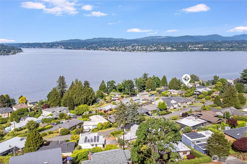 10417 76th Avenue S Seattle WA 98178