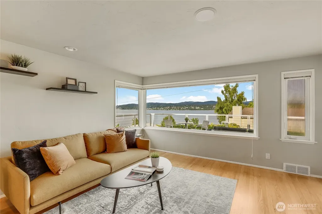 10417 76th Avenue S Seattle WA 98178