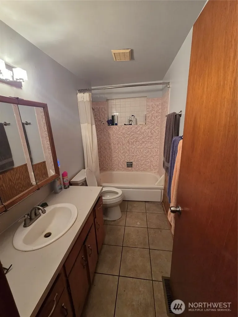 3712 S 175th Seatac WA 98188