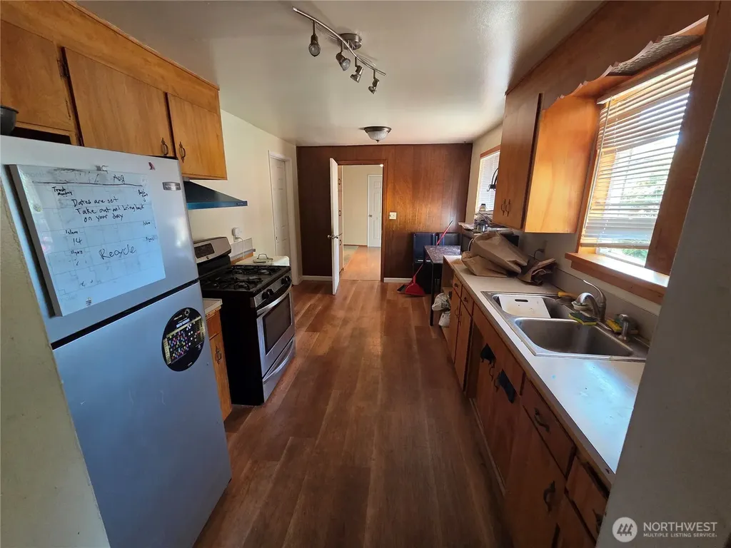 3712 S 175th Seatac WA 98188