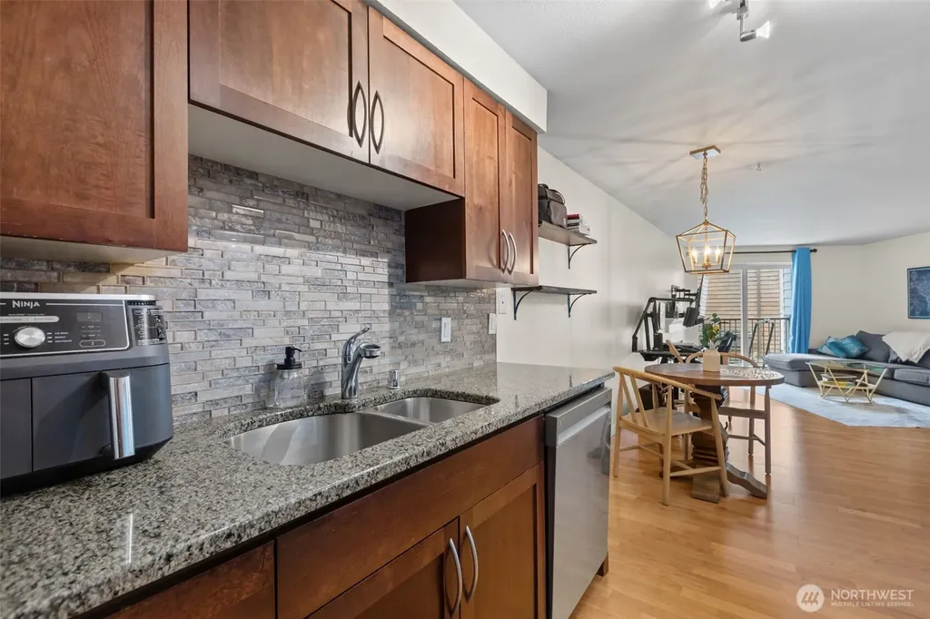 3045 20th Avenue W Seattle WA 98199