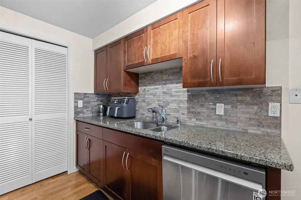 3045 20th Avenue W Seattle WA 98199