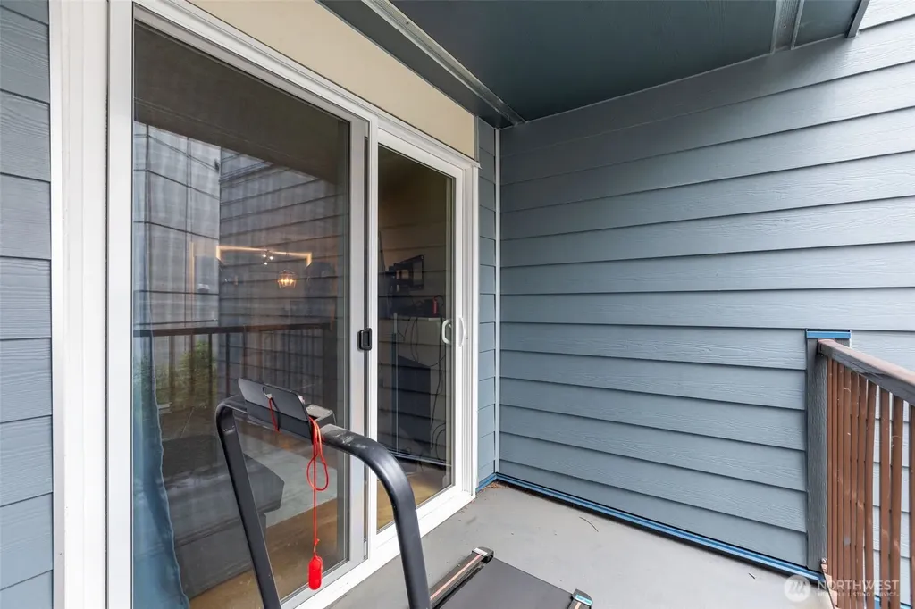 3045 20th Avenue W Seattle WA 98199
