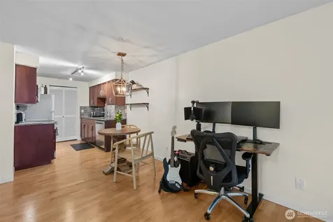 3045 20th Avenue W Seattle WA 98199