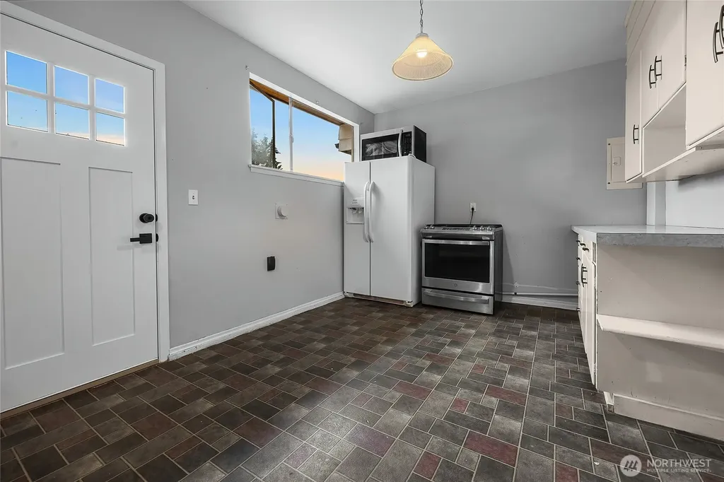 18230 88th Avenue W Edmonds WA 98026