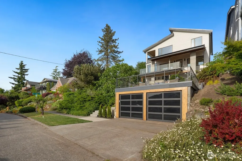 7602 44th Avenue SW Seattle WA 98136