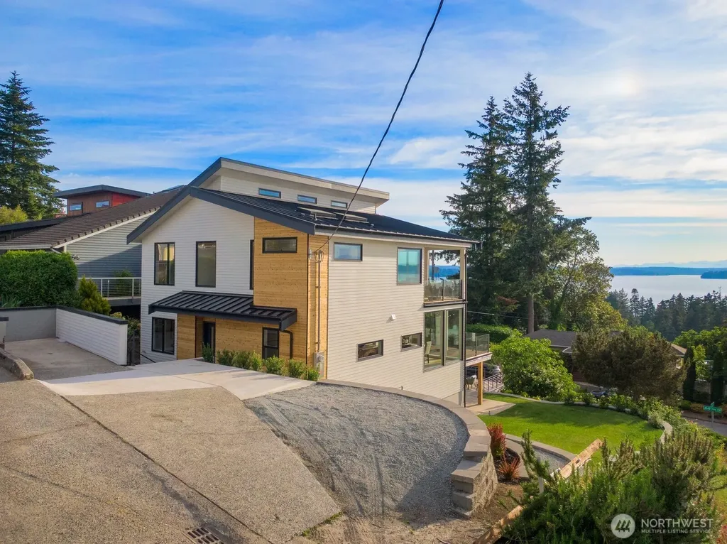 7602 44th Avenue SW Seattle WA 98136