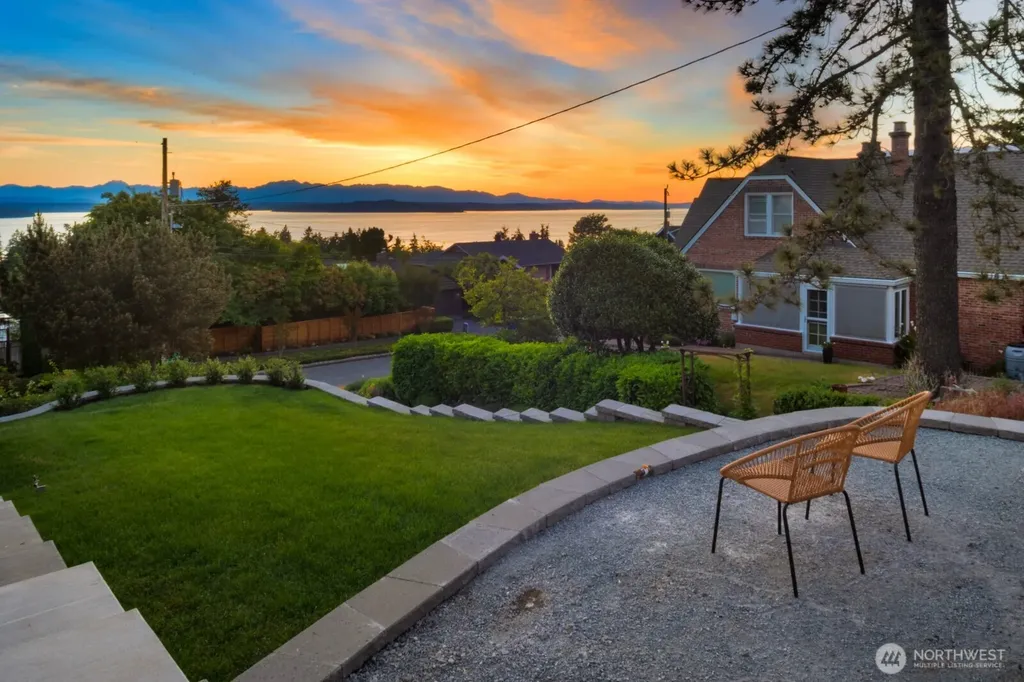 7602 44th Avenue SW Seattle WA 98136