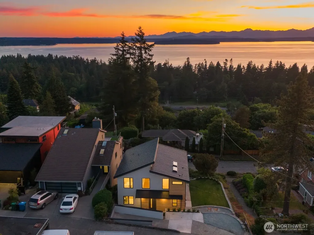 7602 44th Avenue SW Seattle WA 98136