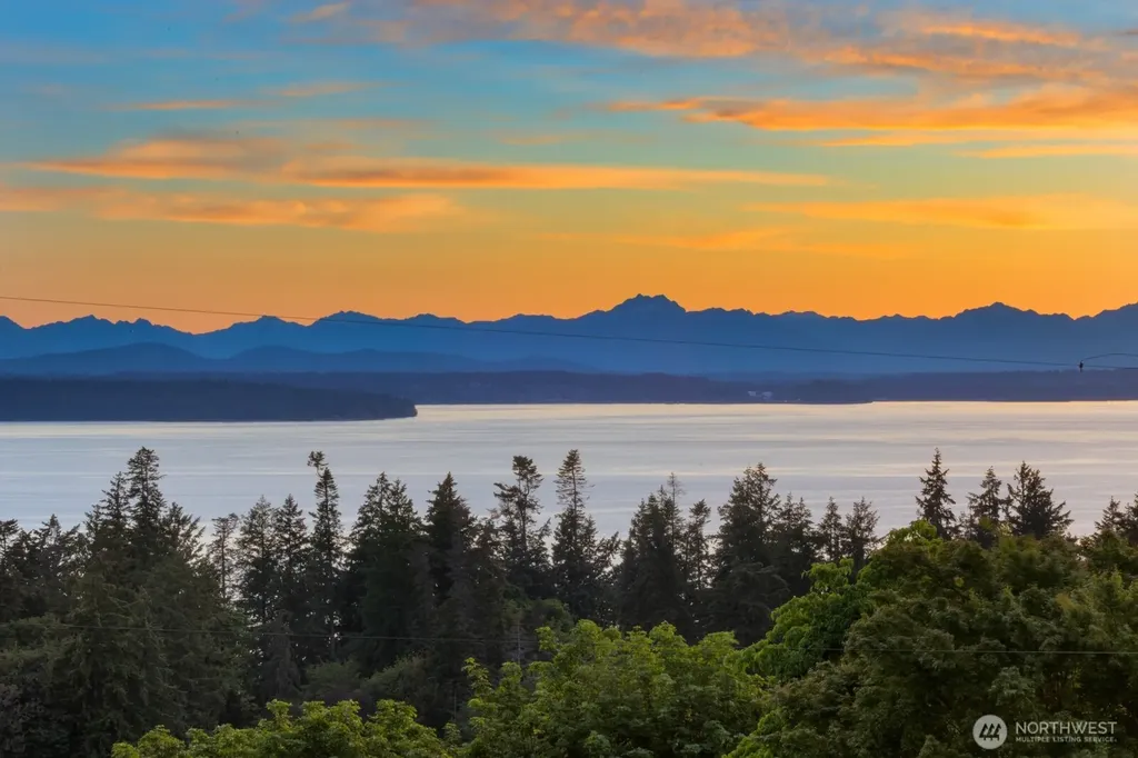 7602 44th Avenue SW Seattle WA 98136