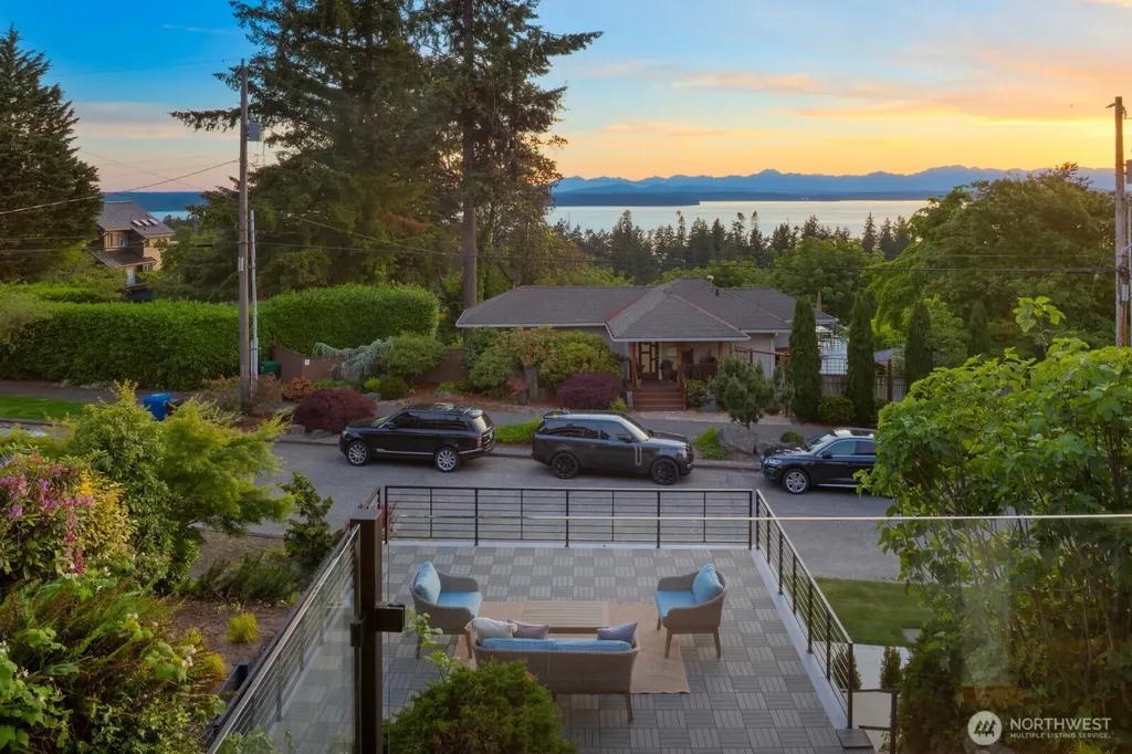 7602 44th Avenue SW Seattle WA 98136
