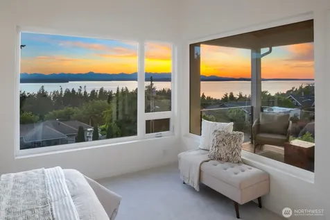 7602 44th Avenue SW Seattle WA 98136