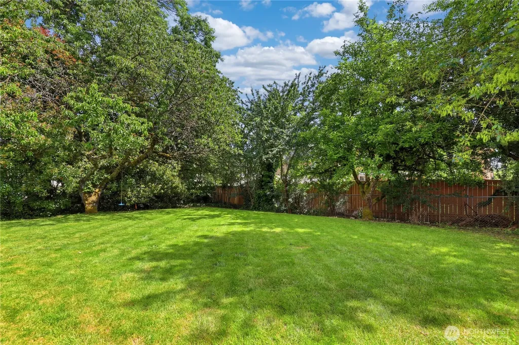 12519 SE 277th Place Kent WA 98030