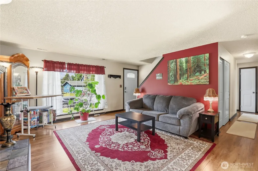 12519 SE 277th Place Kent WA 98030