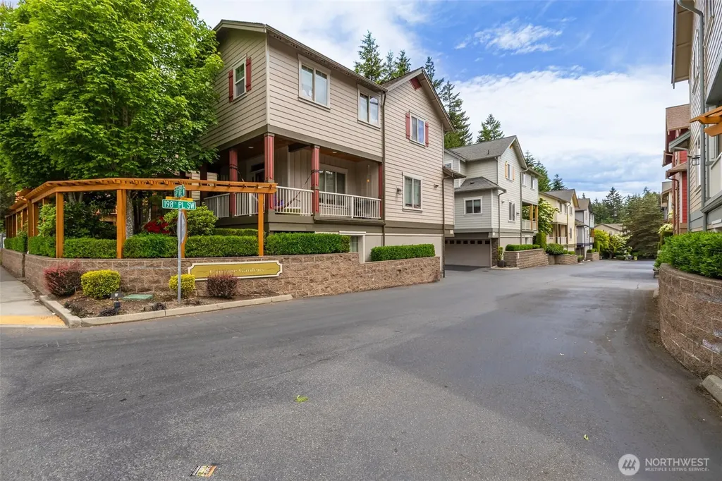 6625 SW 198th Place Lynnwood WA 98036