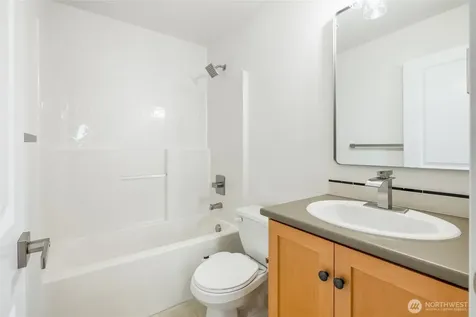 6625 SW 198th Place Lynnwood WA 98036