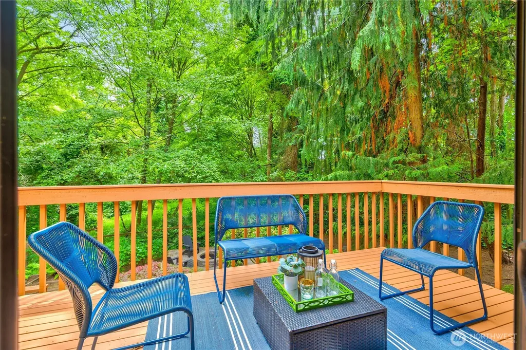 20321 92nd Avenue W Edmonds WA 98020