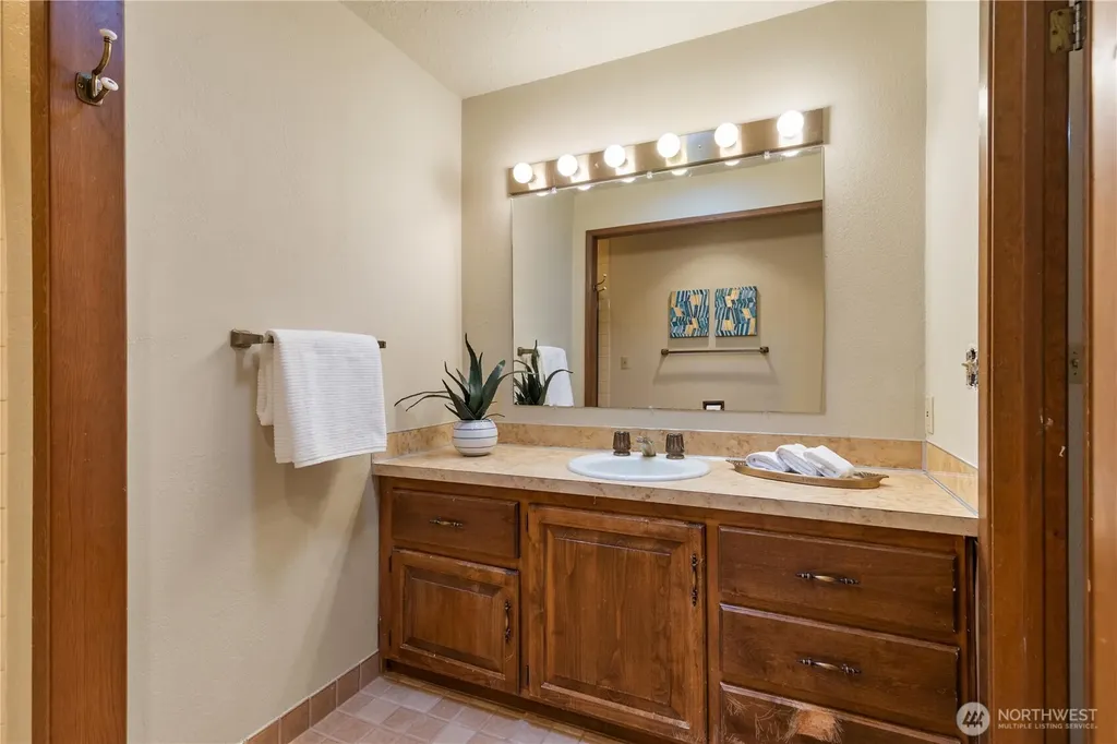 20321 92nd Avenue W Edmonds WA 98020