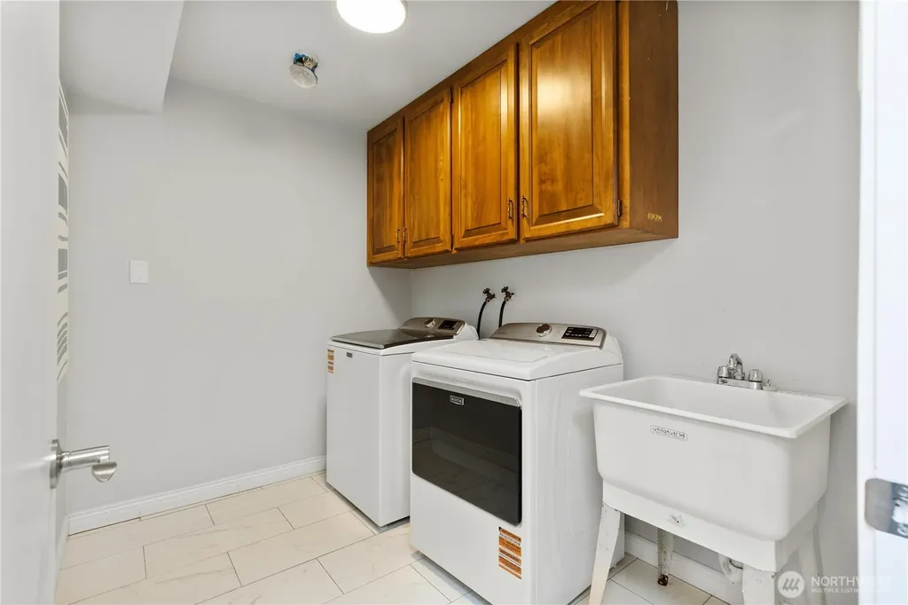 20321 92nd Avenue W Edmonds WA 98020