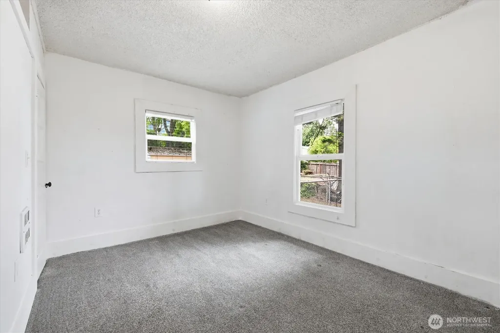 10035 17th Avenue SW Seattle WA 98146