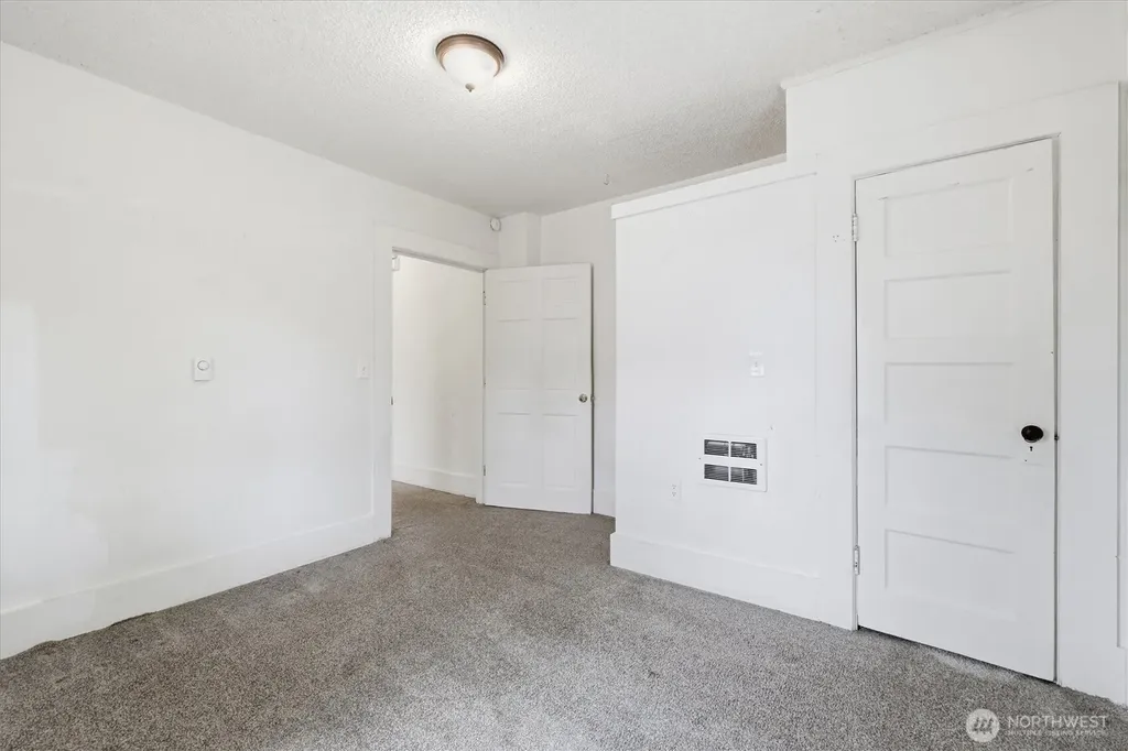 10035 17th Avenue SW Seattle WA 98146