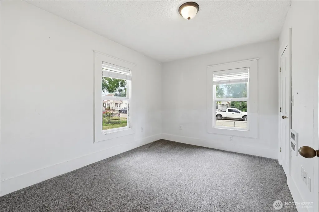 10035 17th Avenue SW Seattle WA 98146