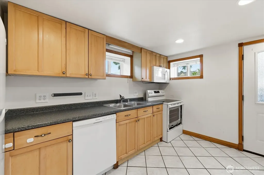 10035 17th Avenue SW Seattle WA 98146