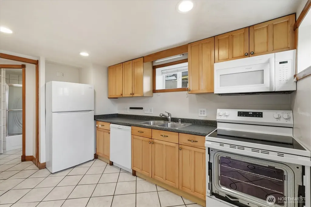 10035 17th Avenue SW Seattle WA 98146